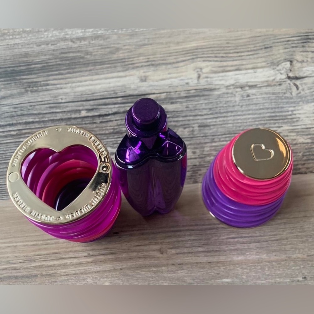 Justin Bieber perfume Girlfriend - Picture 3 of 5